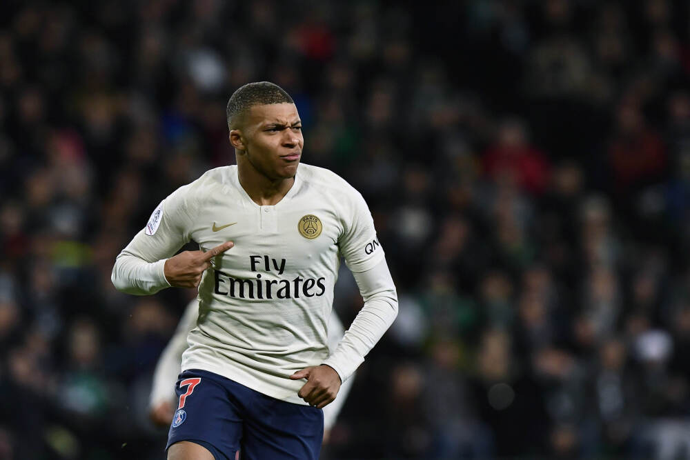 美元跌至四年低点，干预风险推高日元